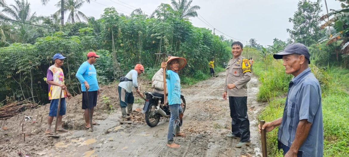 Polsek Lima Puluh Cooling System dan Gotong Royong bersama Masyarakat