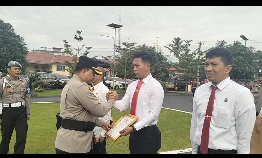 Apel Pagi Kapolres Batubara Berikan Penghargaan Kasat Narkoba Dan Sejumlah Personil