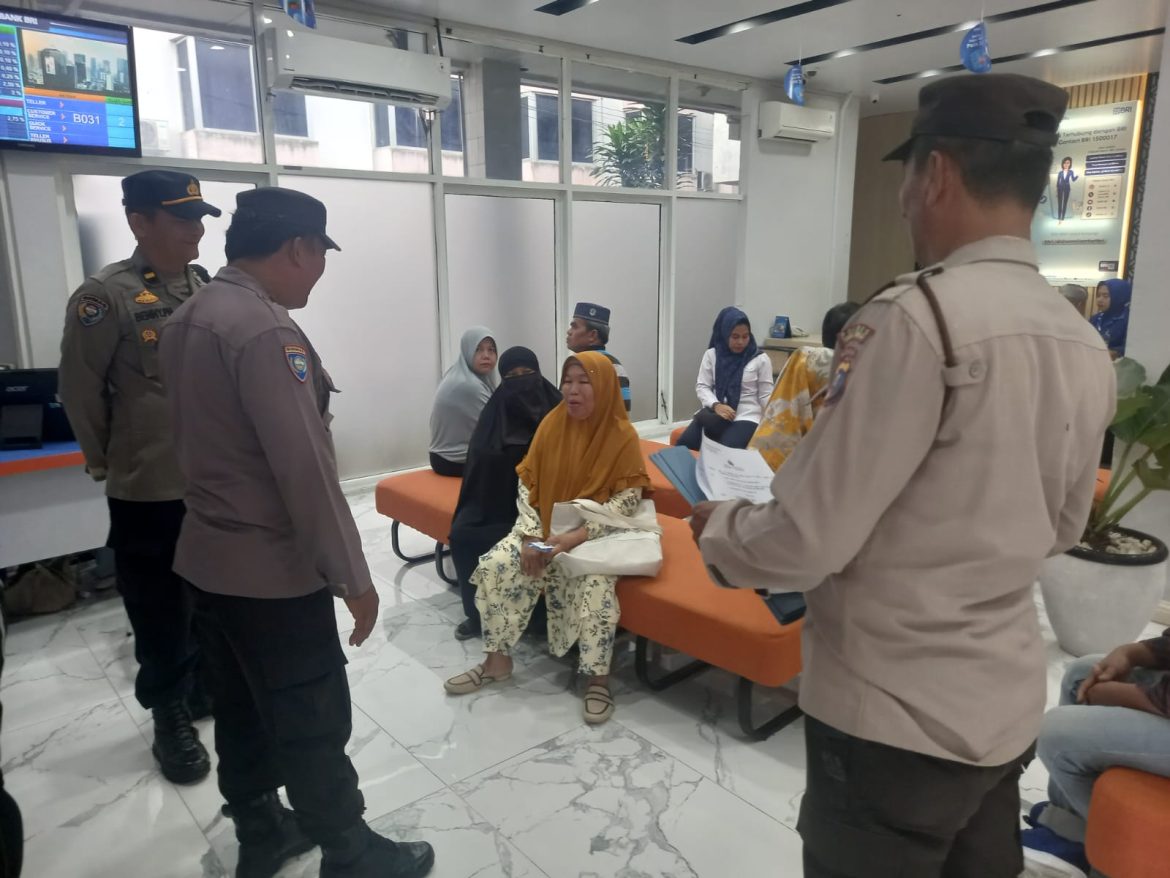 Lakukan Pengawasan, Sat Binmas Polres Tebing Tinggi Sambangi Petugas Keamanan Bank BRI