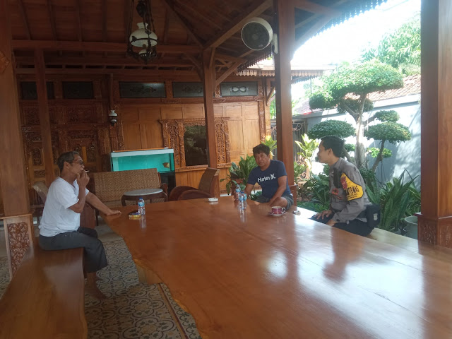 Bhabinkamtibmas Polsek Balongan Sambang Desa Binaan, Sampaikan Pesan Kamtibmas