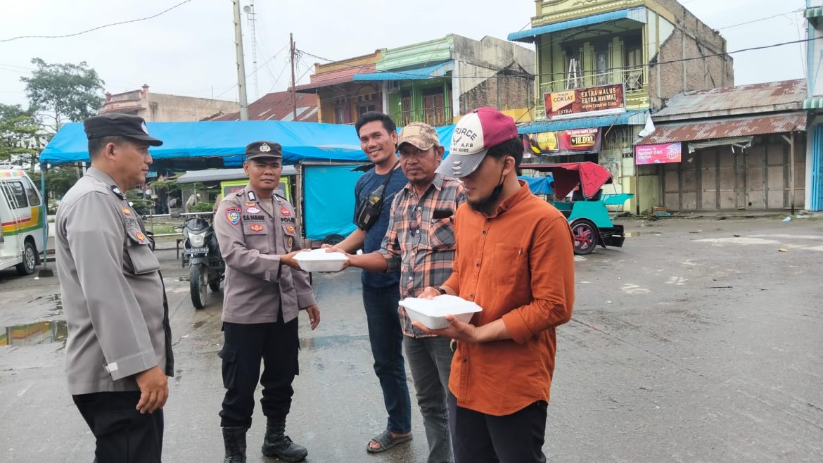 Jumat Berkah dan Cooling System Polsek Medang Deras Berbagi Kasih