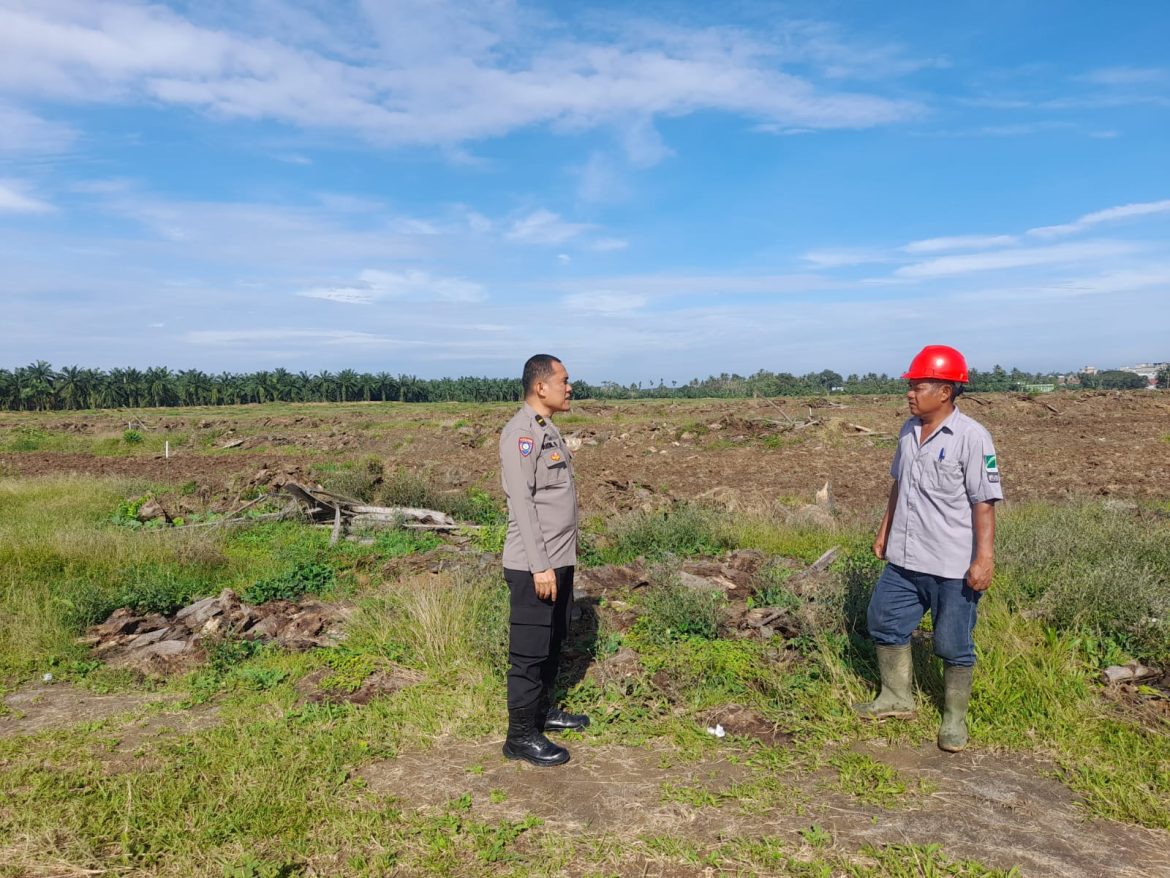 Personil Polsek Lima Puluh Koordinasi dan Pengecekan Lahan Ketapang