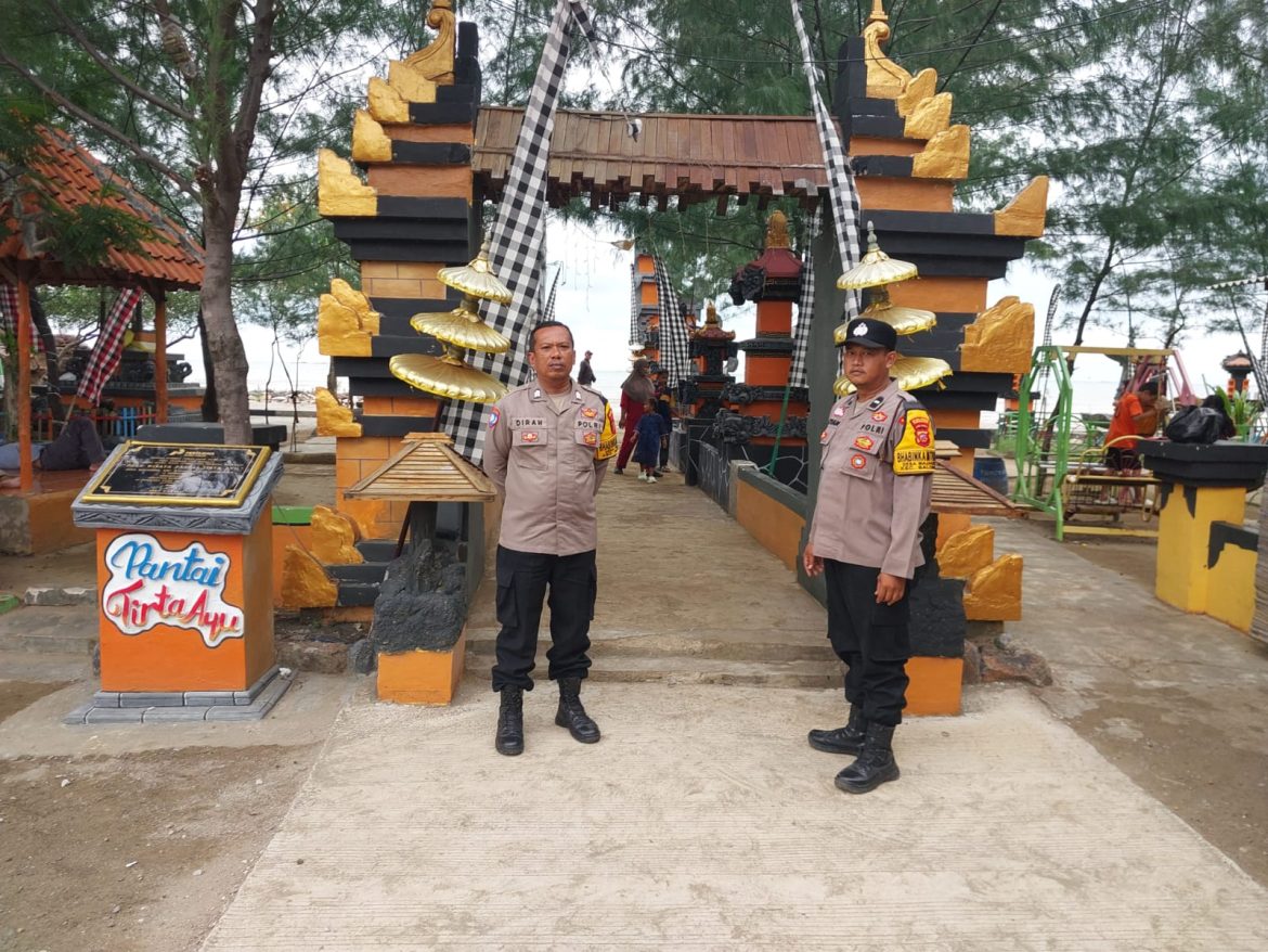Polsek Balongan Berikan Pengamanan Obyek Wisata Pantai di Wilayah Kecamatan Balongan