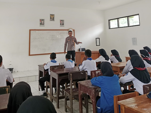 Bentuk Karakter Kepemimpinan, Kanit Binmas Polsek Anjatan Latih Calon Pengurus OSIS