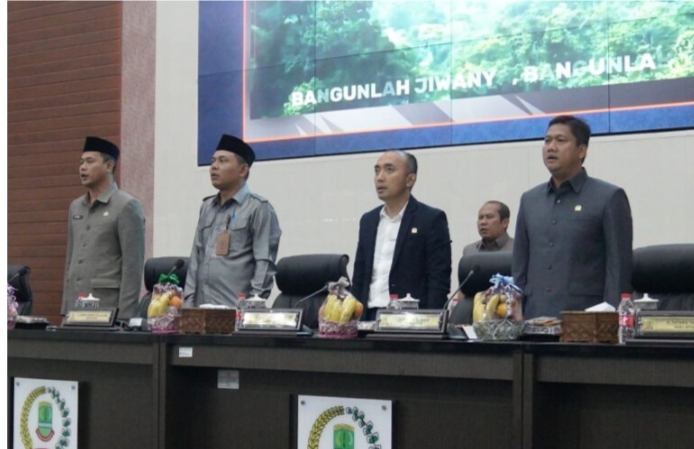 DPRD Karawang Gelar Paripurna Pemberhentian dan Pengesahan Bupati dan Wakil Bupati