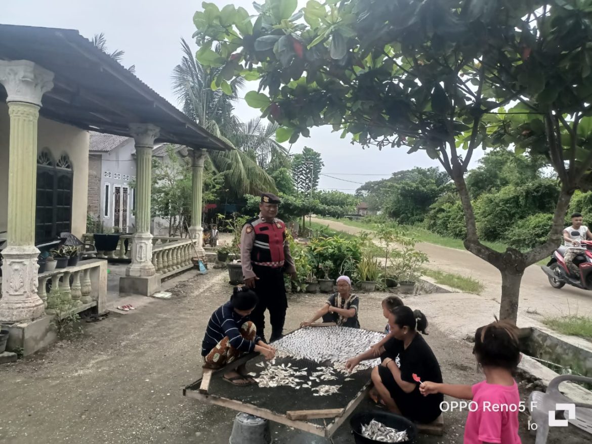 Polsek Medang Deras Cooling System di Desa Sidomulyo