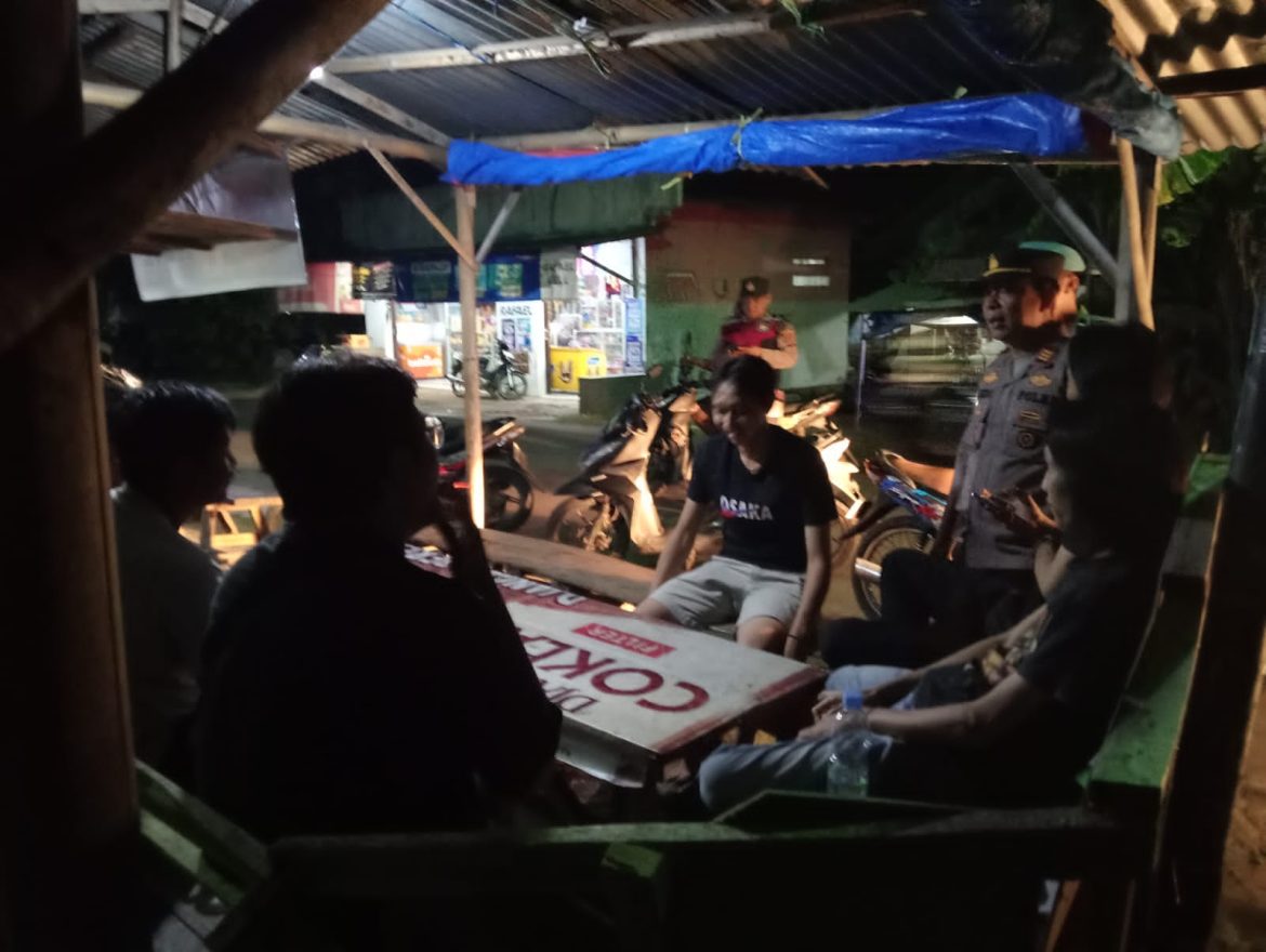 Cegah Gangguan Kamtibmas, Personil Gabungan Polsek Balongan Giat KRYD & Patroli