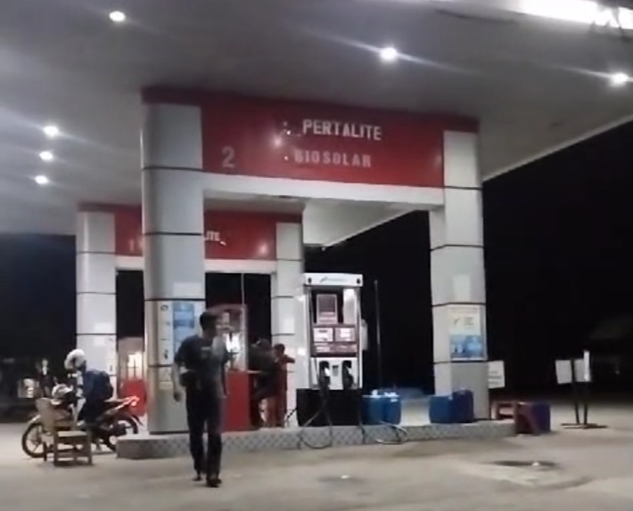 Diduga Penjualan Solar Bersubsidi Secara Liar Kerap Terjadi Disalah Satu SPBU Tambi