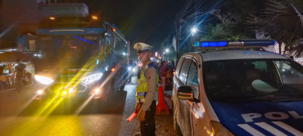 Sat Lantas Polres Batu Bara Pastikan Kelancaran Lalulintas Lewat Patroli Blue Light