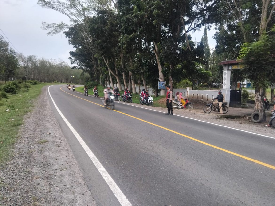 Polsek Dolok Merawan Gelar Pos Padat Pagi di Depan SMA Negeri 1