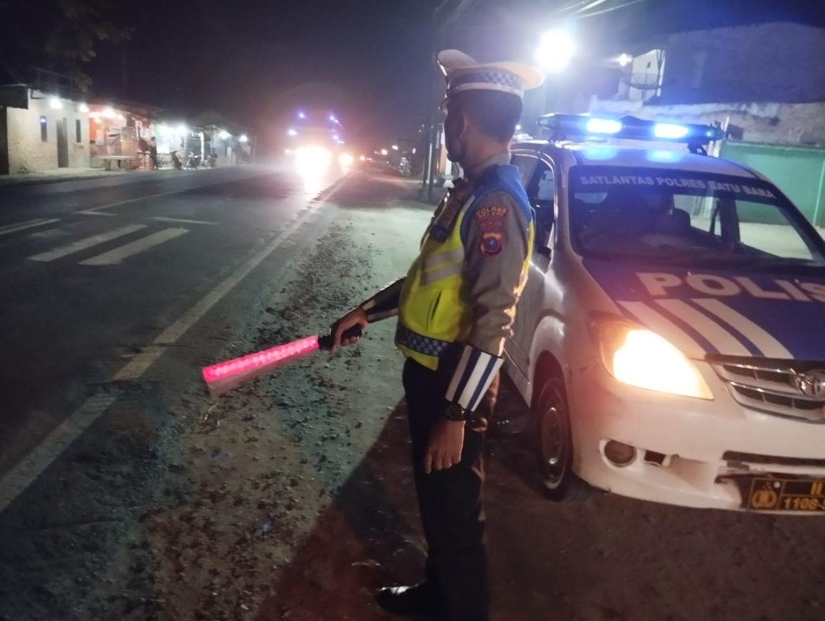 Sat Lantas Polres Batu Bara Patroli Blue Light di Jalinsum