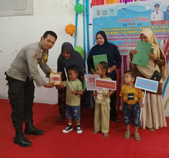 Polsek Lima Puluh Gelar Program Peningkatan Gizi Balita Stunting di Desa Perupuk