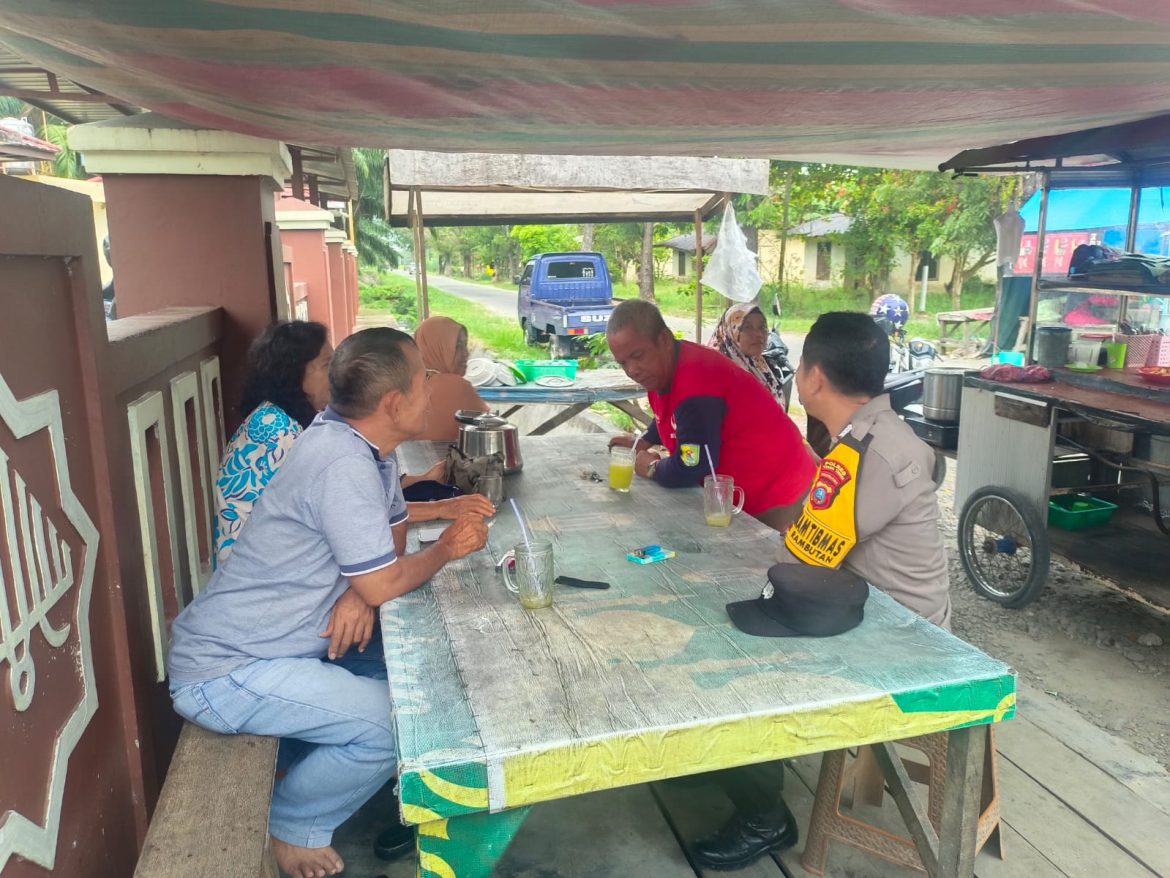 Kunjungi Berohol, Bhabinkamtibmas Polsek Rambutan Himbau Warga Jangan Main Hakim Sendiri