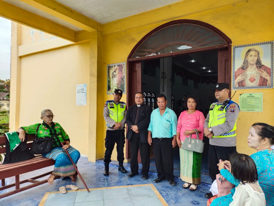 Pastikan Keamanan Beribadah, Polres Tebing Tinggi Pengamanan Gereja
