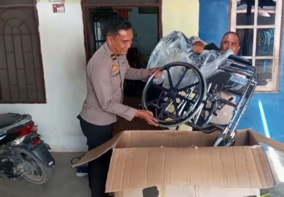 Wartawan Penderita Stroke Terima Kursi Roda dan Sembako dari Polres Sergai