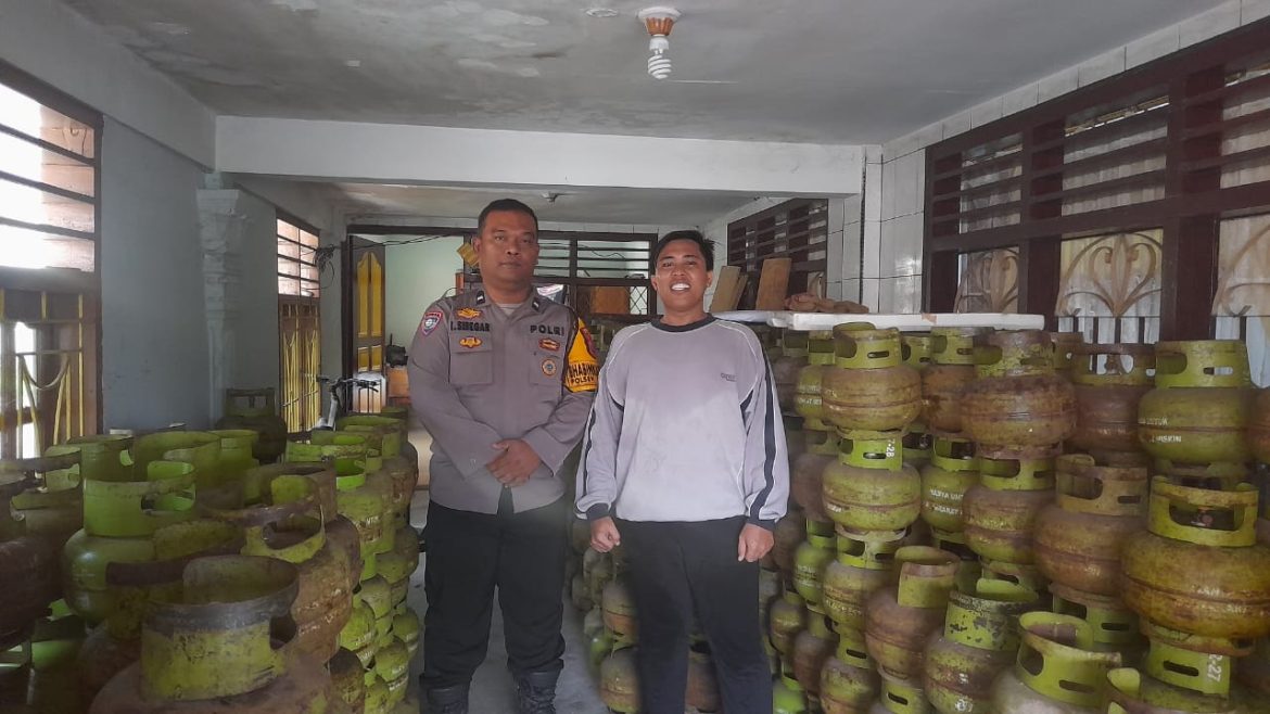 Bhabinkamtibmas Polsek Rambutan Pantau Penyaluran Gas Elpiji 3 Kg