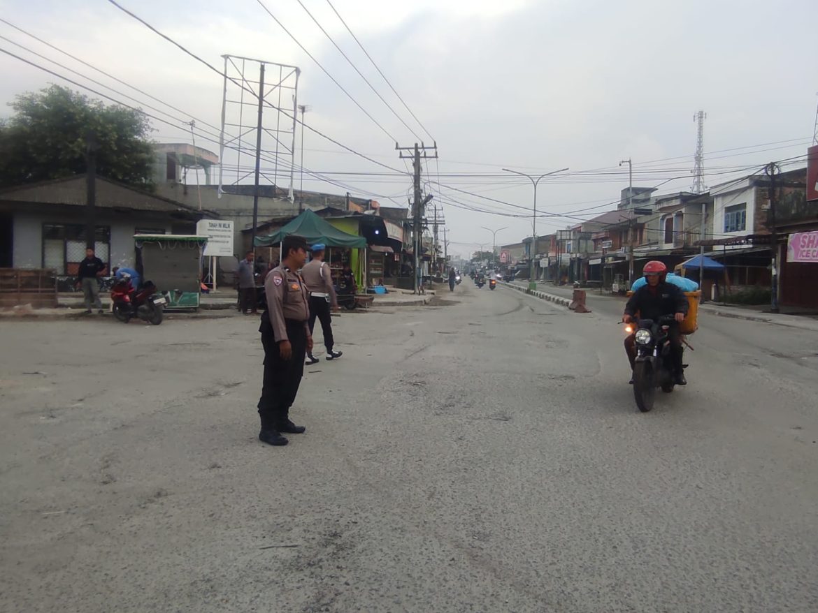 Polsek Labuhan Ruku Gatur Lalu Lintas di Pasar Tanjung Tiram