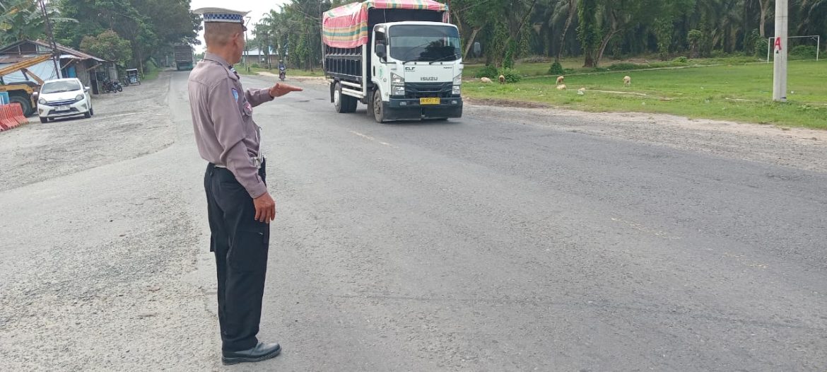 Sat Lantas Polres Batu Bara Patroli Kibas Bendera di Jalinsum