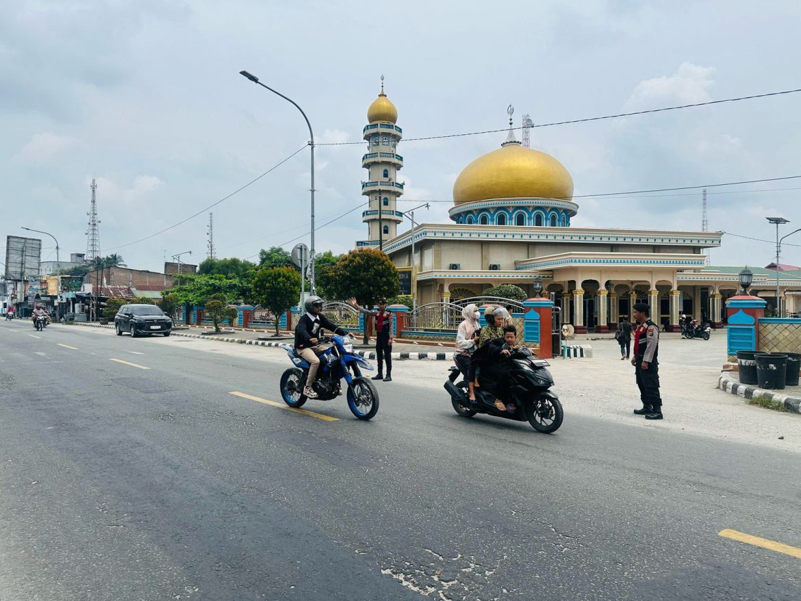 Polres Batu Bara Pengamanan Ibadah Sholat Jumat