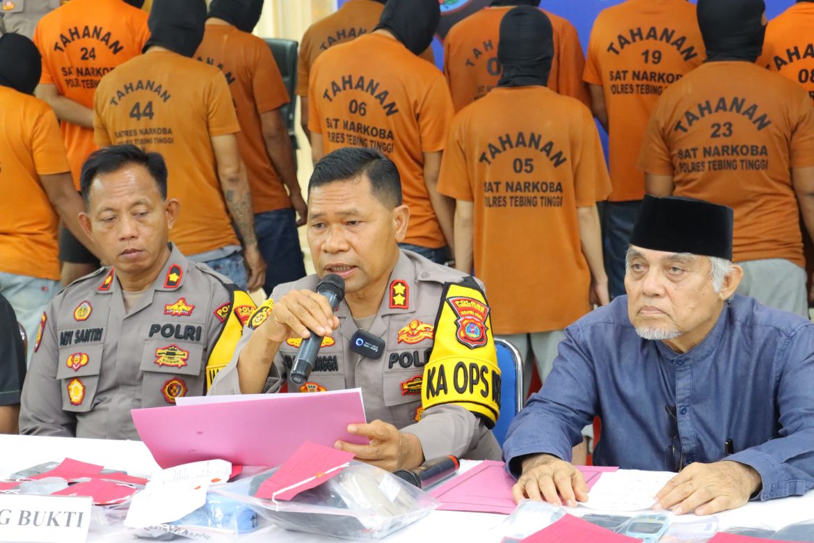 Pimpin Konferensi Pers, Kapolres Tebing Tinggi AKBP Drs. Simon P. Sinulingga, S.H Papar Ungkap Kasus Narkoba
