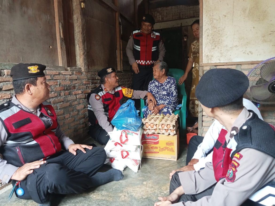 Sat Samapta Polres Sergai Patroli Dialogis dan Berbagi Sembako