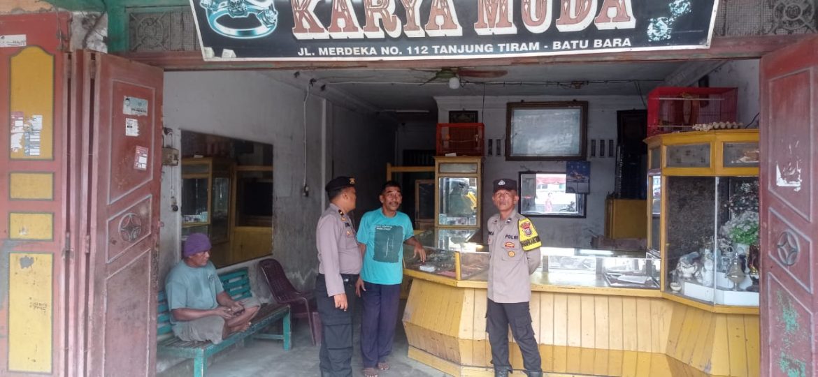 Kanit Binmas Polsek Labuhan Ruku Pimpin Patroli Antisipasi Gangguan Kamtibmas