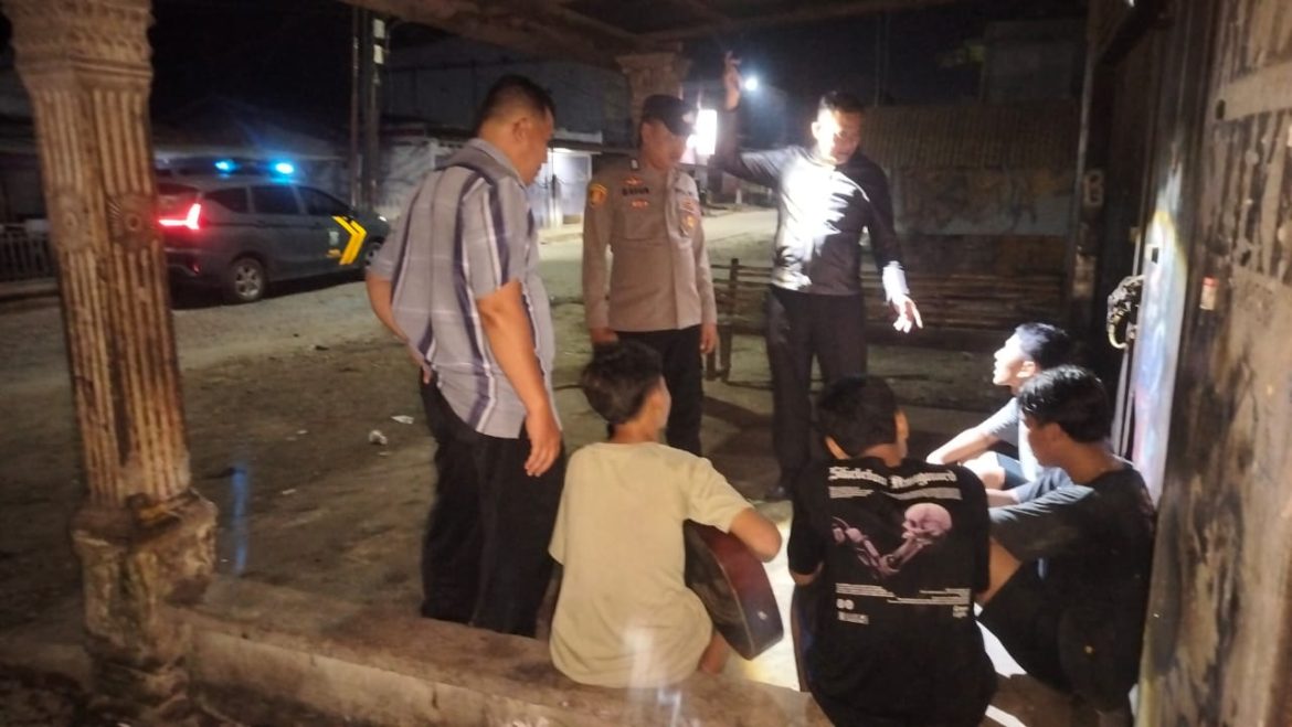 Pastikan Kondusifitas Kamtibmas, Plt. Kapolsek Medang Deras Iptu Ahmad Fahmi, S.H Pimpin Patroli Mobile