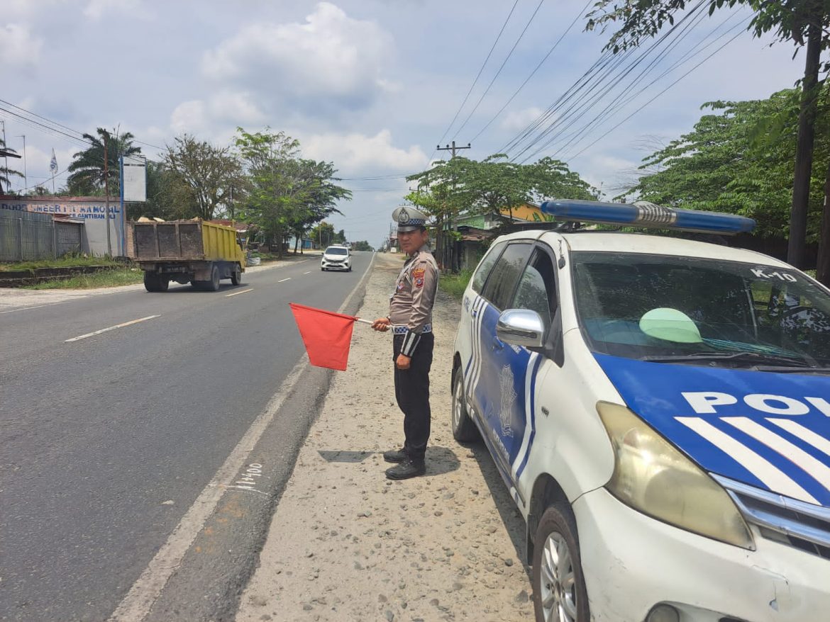Sat Lantas Polres Batu Bara Patroli Kibas Bendera, Pastikan Arus Lalin Lancar