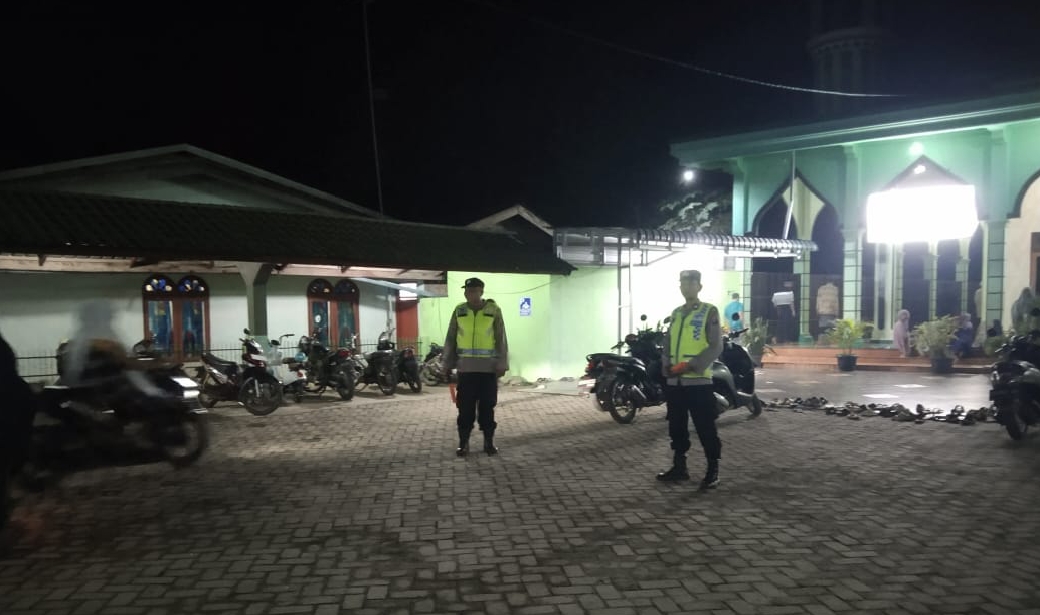 Polsek Sipispis Pengamanan Sholat Tarawih dan Tadarus di Mesjid Wahyu Al-Jihad