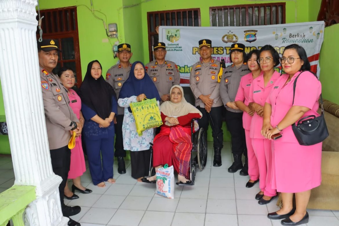 Kapolres Tebing Tinggi dan Bhayangkari Tebar Berkah Ramadhan