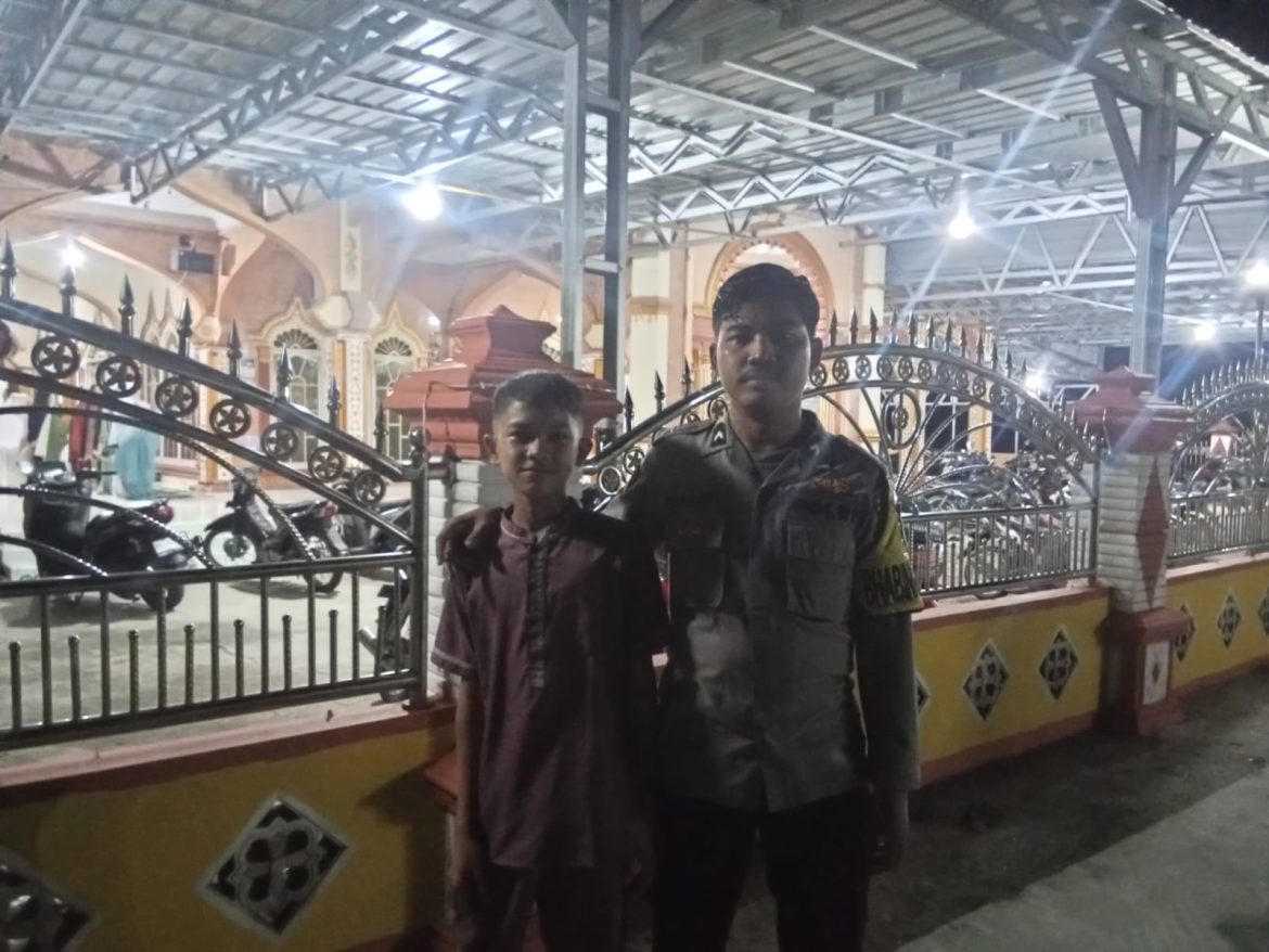 Polres Batu Bara Pengamanan Ibadah Tarawih di Masjid