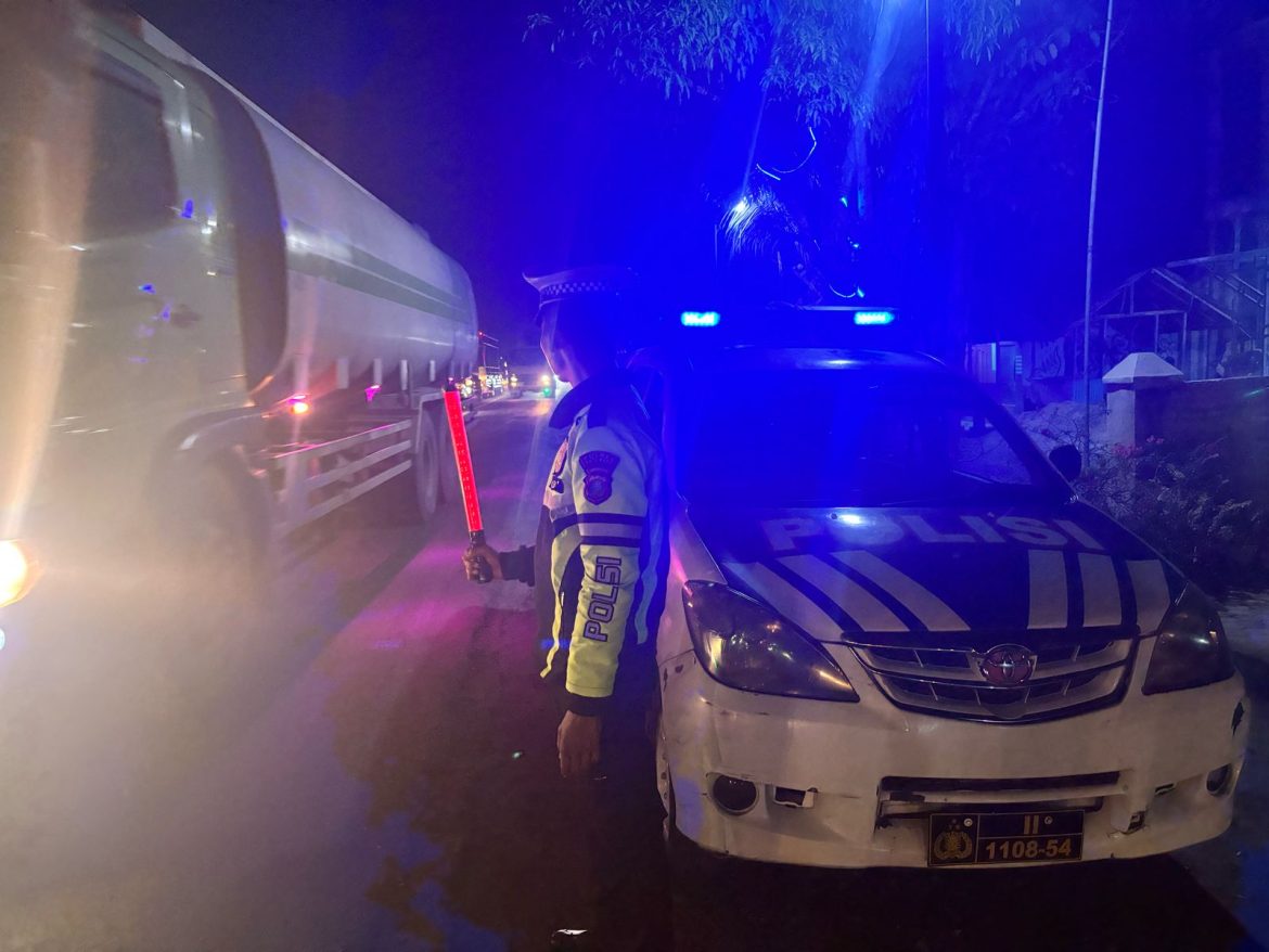 Pastikan Arus Lalin Lancar, Sat Lantas Polres Batu Bara Laksanakan Patroli Blue Light