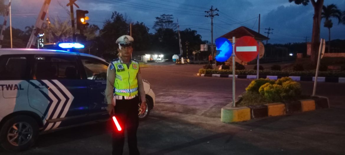 Sat Lantas Polres Batu Bara Patroli Subuh, Cegah Kenakalan Remaja