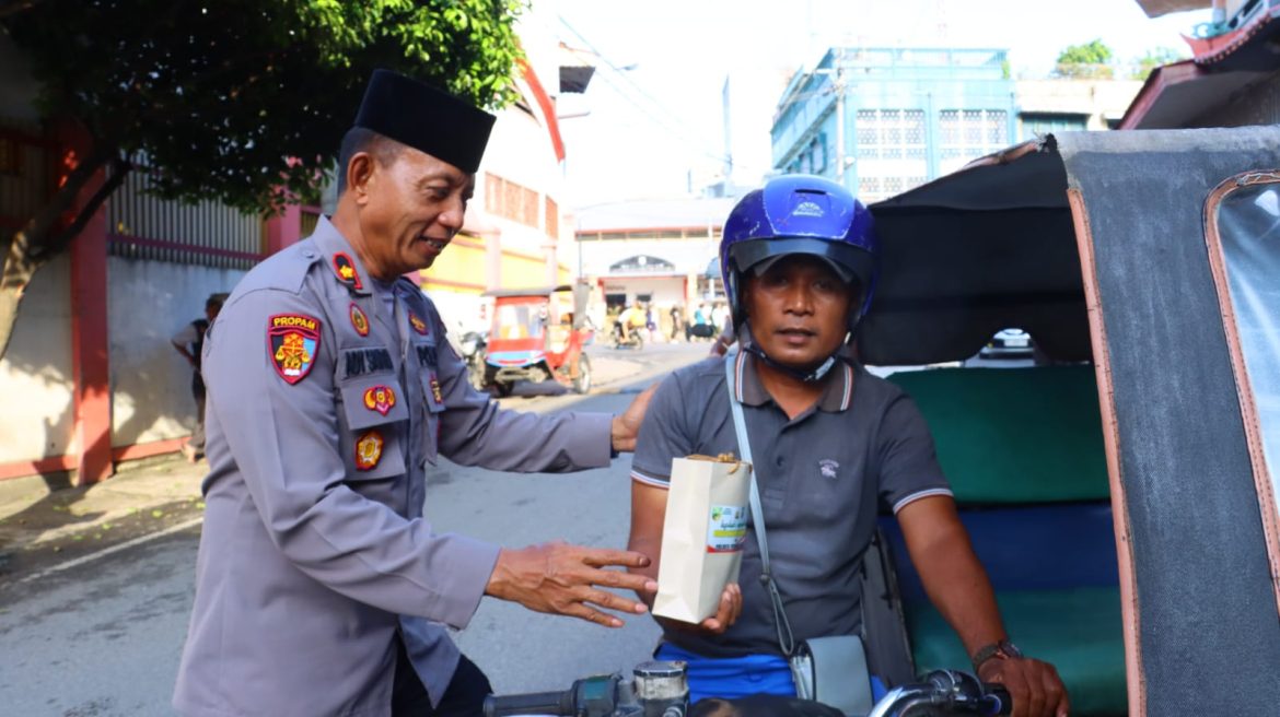 Tebar Kebaikan di Ramadhan, Polres Tebing Tinggi Bagikan Ratusan Takjil