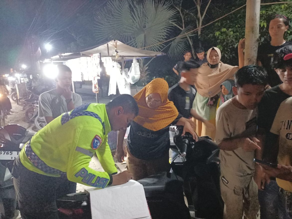 Sat Lantas Polres Batu Bara Olah TKP Lakalantas di Jalinsum Km.102-103