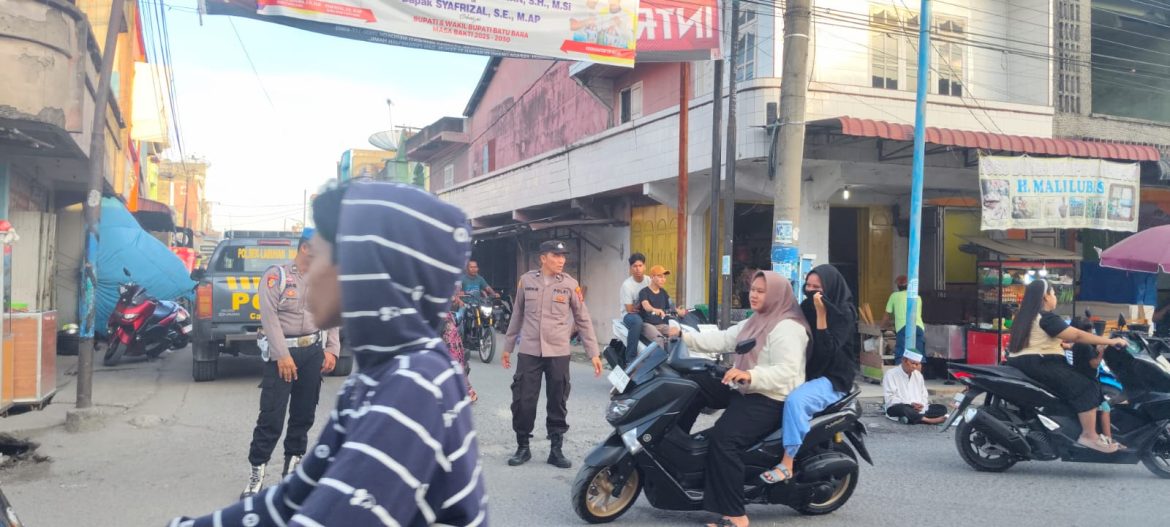 Polres Batubara Pengamanan Pasar Tumpah Ciptakan Situasi Aman dan Kelancaran Lalulintas