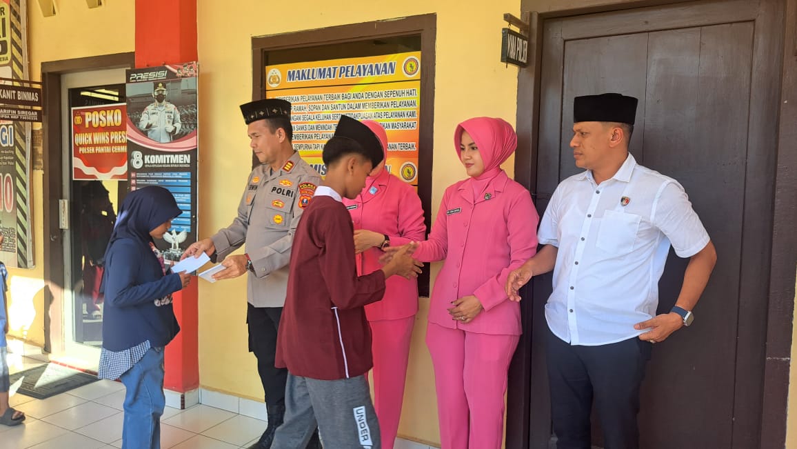 Kapolsek Pantai Cermin AKP Herwin, S.H Bersama Ibu Santuni Anak Yatim dan Berbagi Takjil