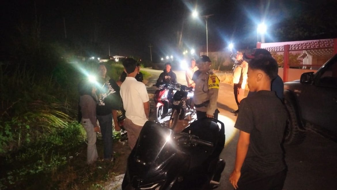 Plt. Kapolsek Medang Deras Iptu Ahmad Fahmi, S.H Pimpin Patroli Malam