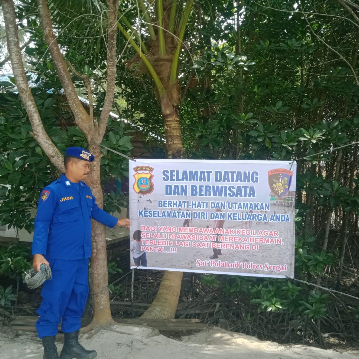 Jelang Libur Idul Fitri Satpolairud Polres Sergai Pasang Spanduk Himbauan Berwisata