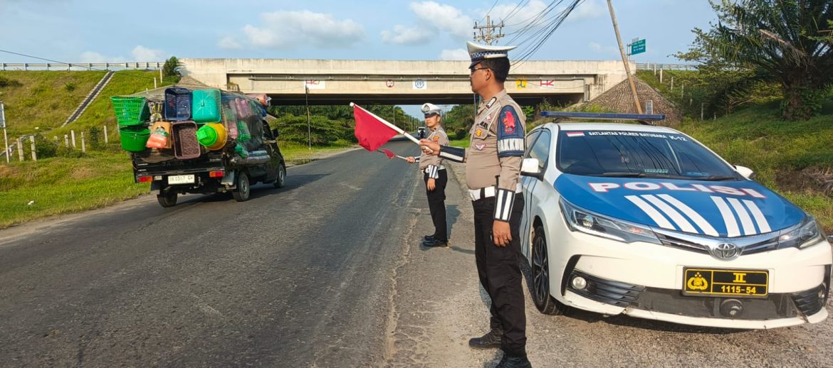 Sat Lantas Polres Batu Bara Patroli Kinas Bendera Sore Hari