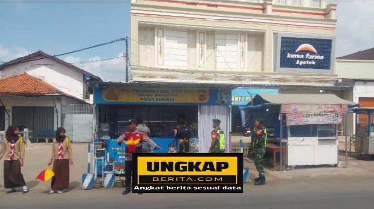 Arus Kendaraan di Pasar Bangkir Indramayu Terkendali, Polisi Terus Pantau Arus Lalin Pemberlakuan One Way di Tol