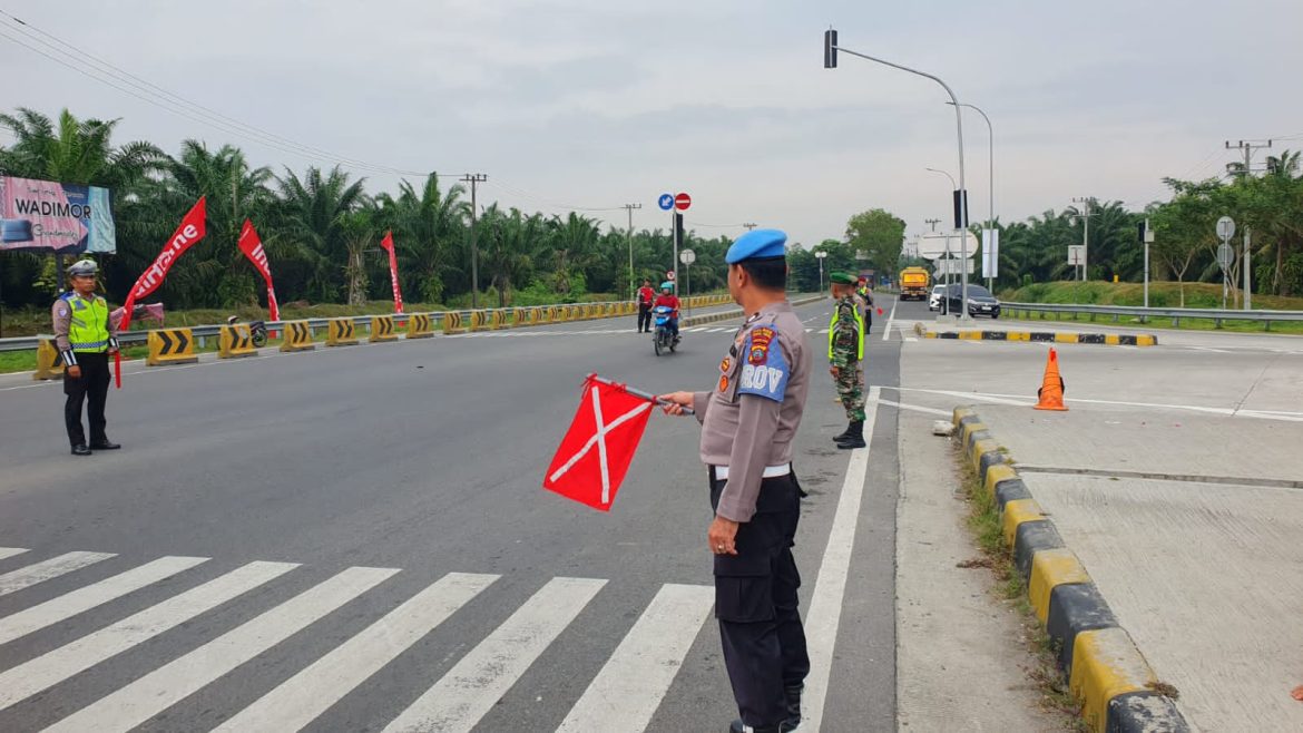 Ops Ketupat Toba 2025 Polres Tebing Tinggi Pastikan Arus Lalu Lintas di Pintu Tol Tebing Tinggi