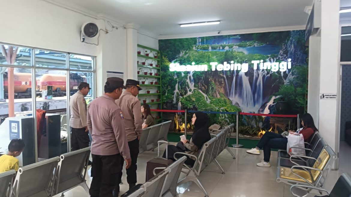 Polres Tebing Tinggi Sosialisasi Keamanan Mudik di Stasiun Kereta Api Jelang Idul Fitri 2025