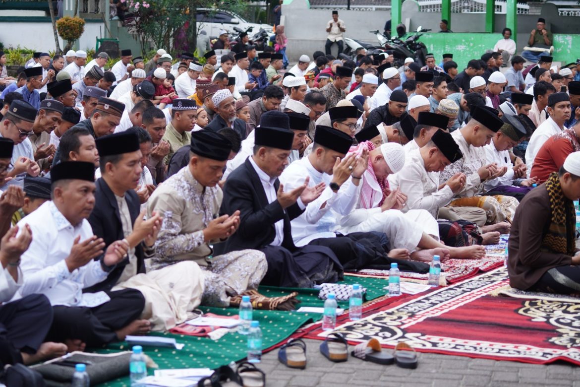 Wakapolres Tebing Tinggi Hadiri Sholat Idul Fitri 1446 H di Lapangan Merdeka