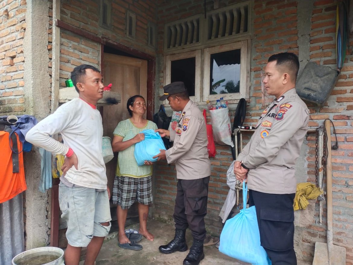 Polres Tebing Tinggi Salurkan Bantuan Sembako kepada Warga Kurang Mampu