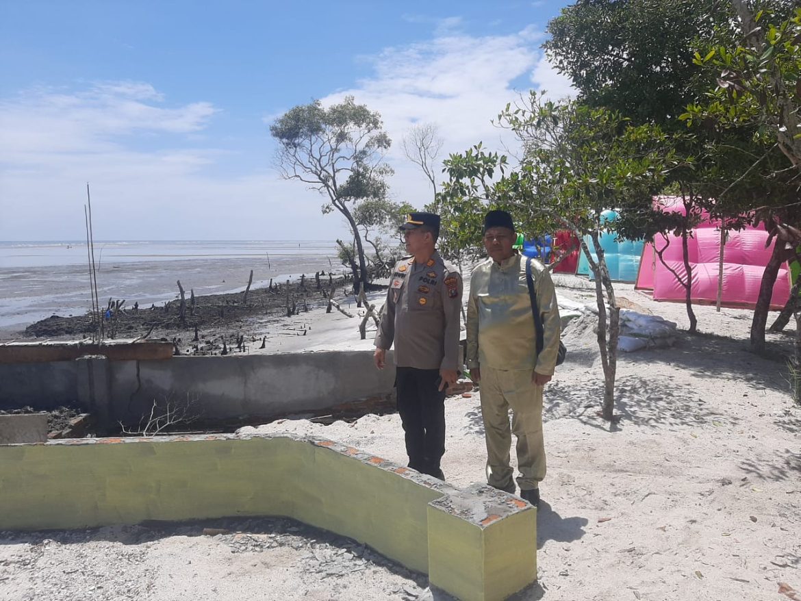 H+2 Idul Fitri 1446 H Kapolsek Pantai Cermin AKP Herwin Cek Objek Wisata Pantai