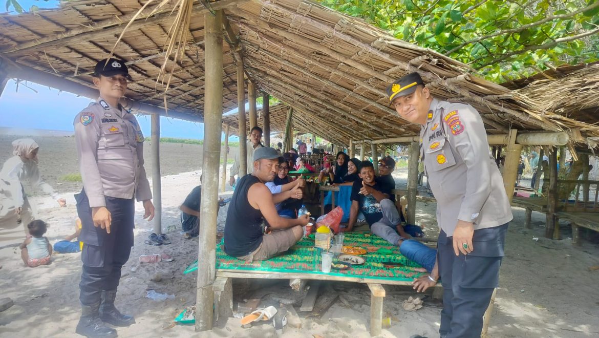 Plt. Kapolsek Medang Deras Iptu Ahmad Fahmi, S.H Monitoring Objek Wisata Pantai Sujono