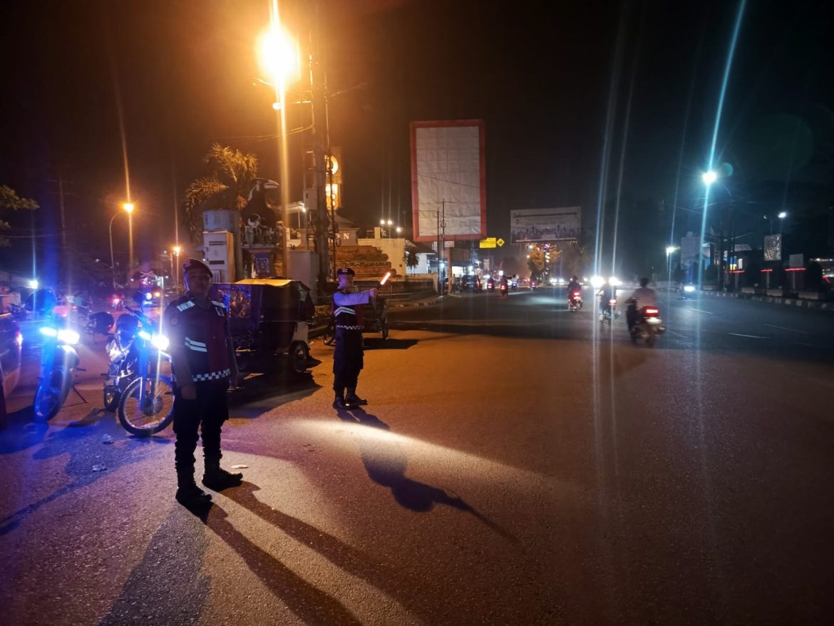 Tim Urai Sat Samapta Polres Tebing Tinggi Laksanakan Pengaturan di Lokasi Rawan Macet