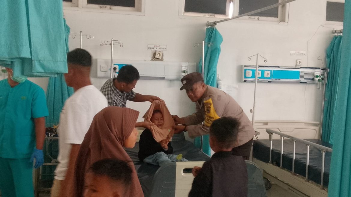 Bhabinkamtibmas Polsek Tebing Tinggi Berikan Pertolongan Korban Tabrak Lari