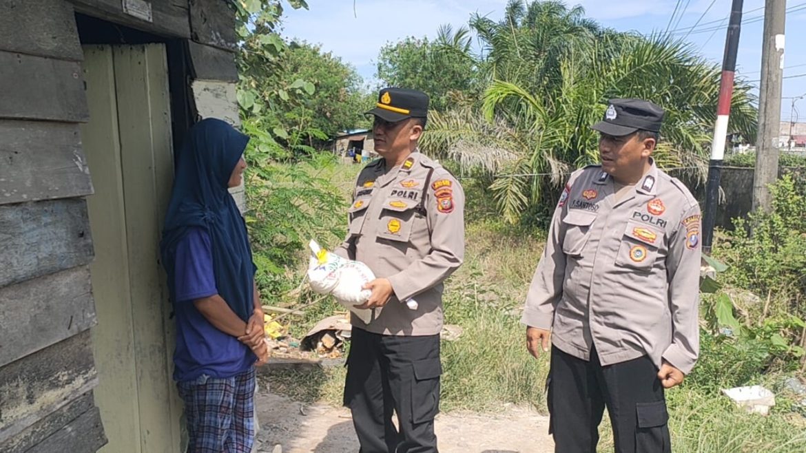 Polri Peduli Polsek Medang Deras Sambang Warga Kurang Mampu